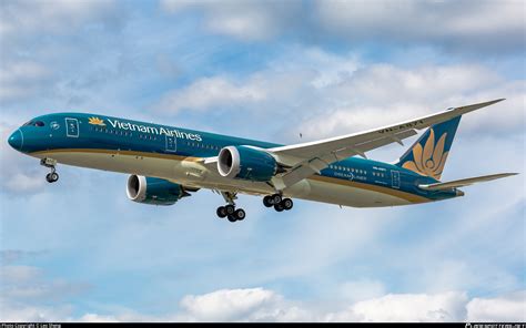 Vietnam Airlines 787.